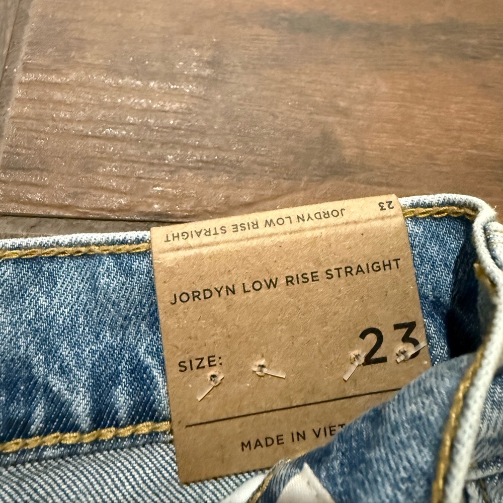 NWT Pacsun Jordyn straight leg, low-rise Light Blue Denim Jeans in size 23 - Picture 3 of 4
